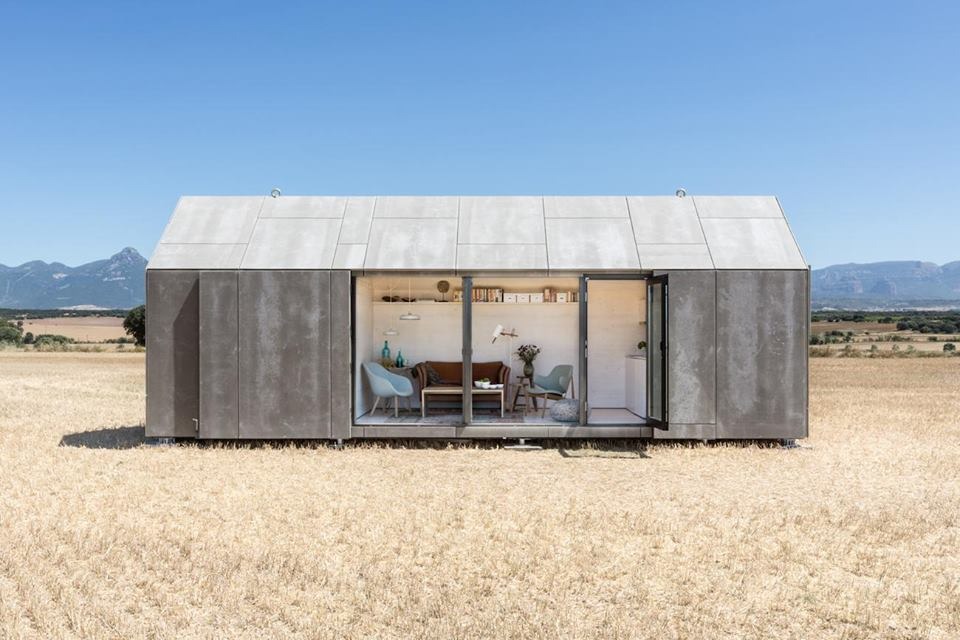 Architettura contemporanea immersa nel paesaggio